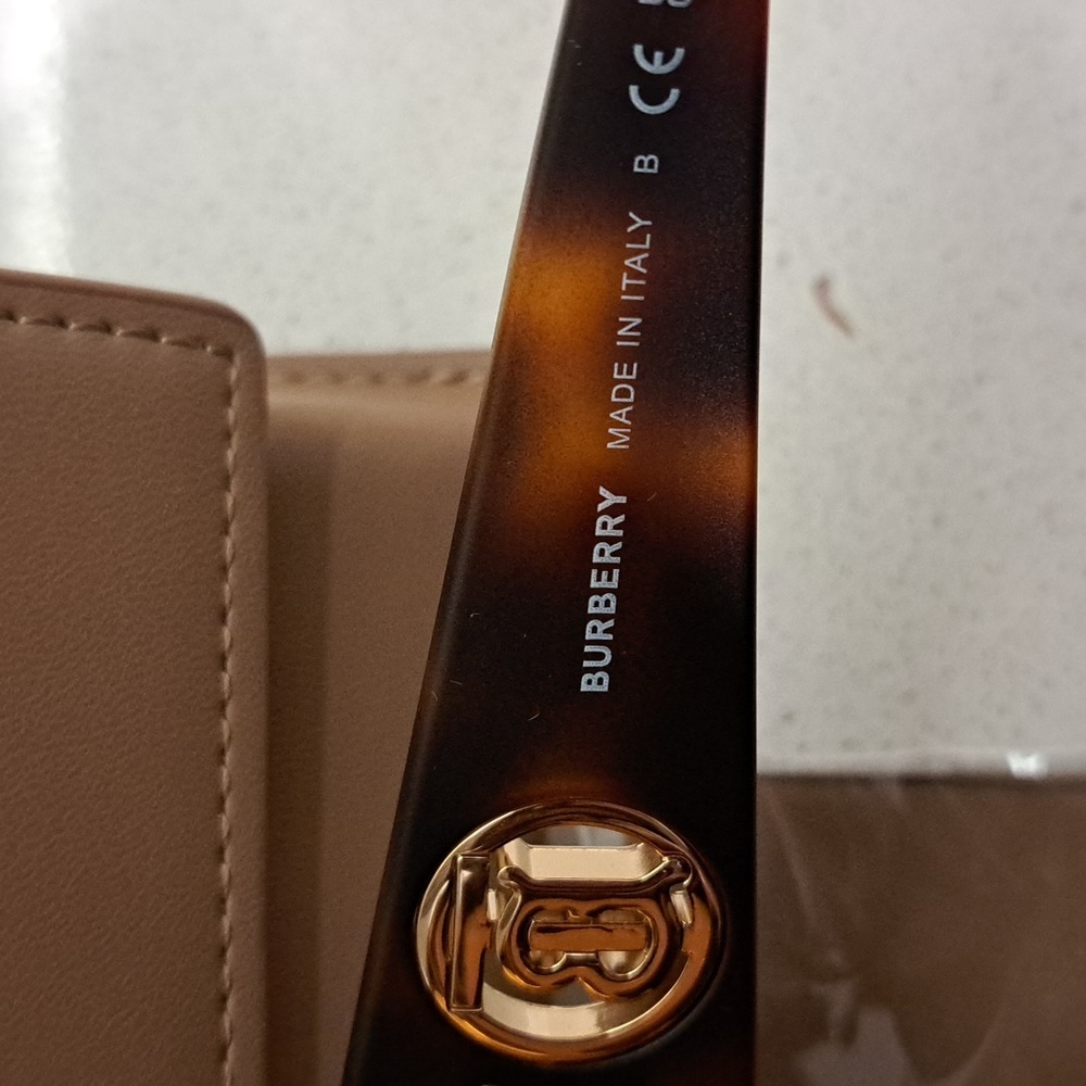 NWT Burberry sunglasses - Picture 7 of 9